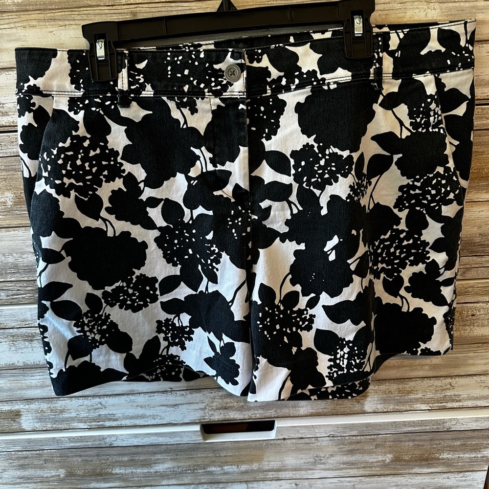 🖤🤍 The Limited Black White Floral Shorts Size 16 Stretch Cotton